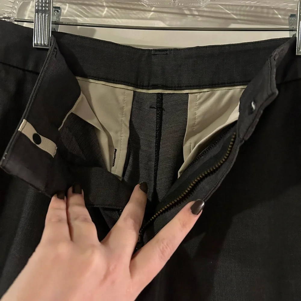 Lululemon commission pant in textured dark gray